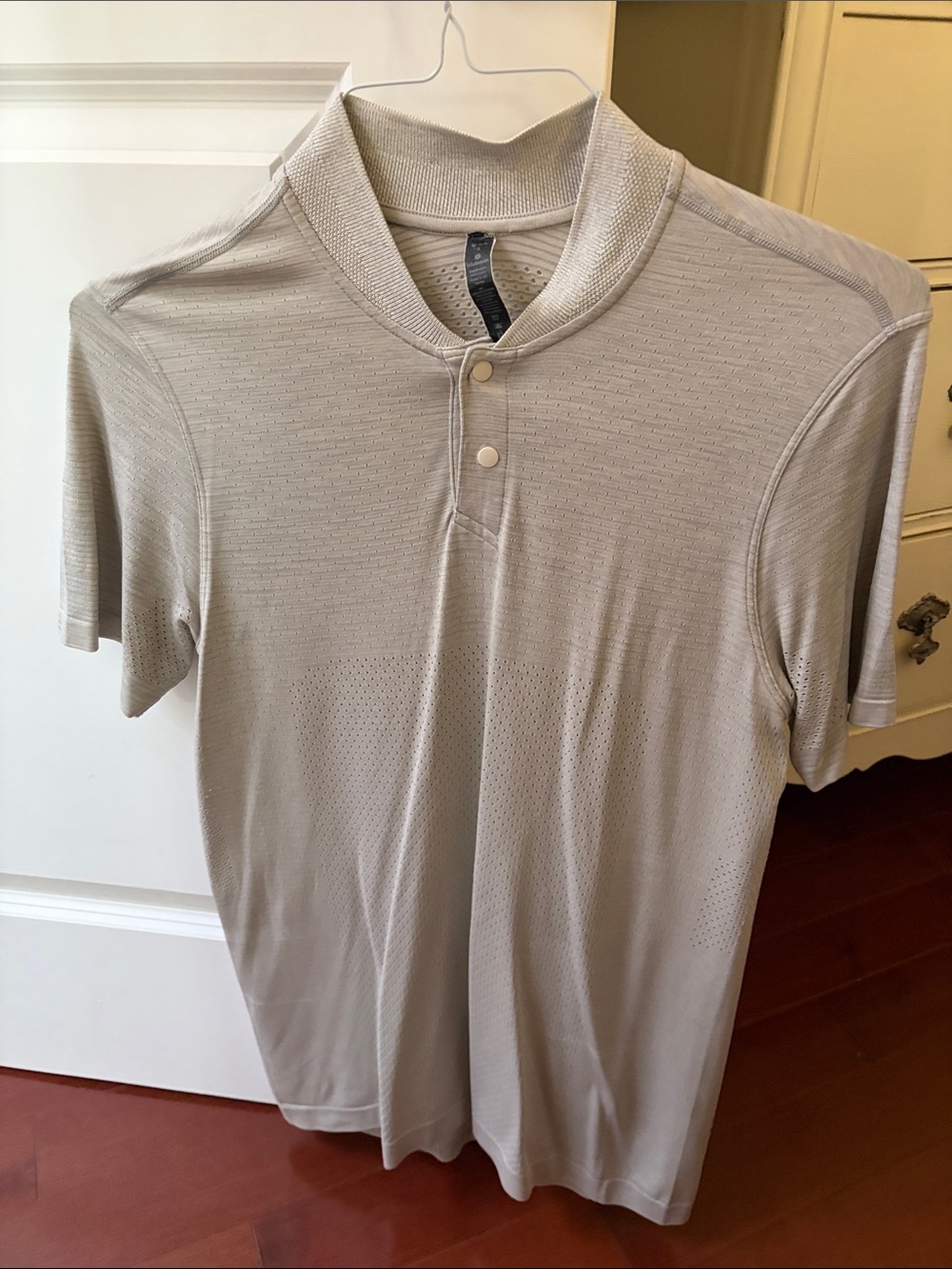 lululemon athletica Men's Light Beige Short Sleeve